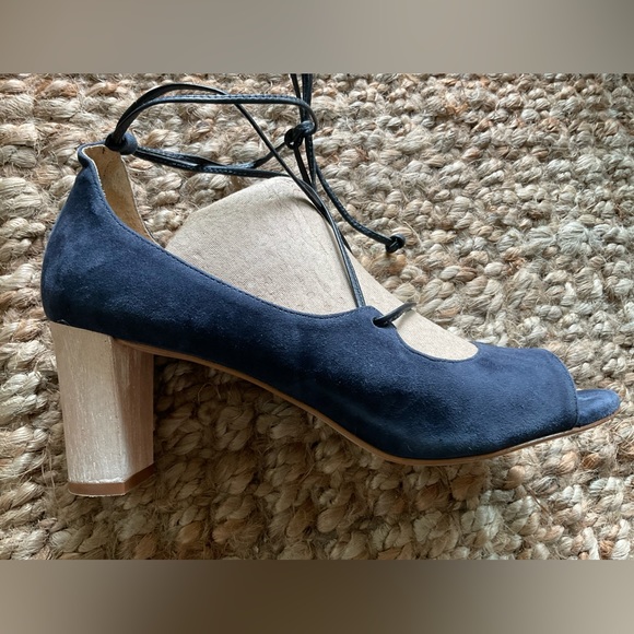 Talbots genuine leather suede peep toe block heel, 7 1/2M - Picture 2 of 7